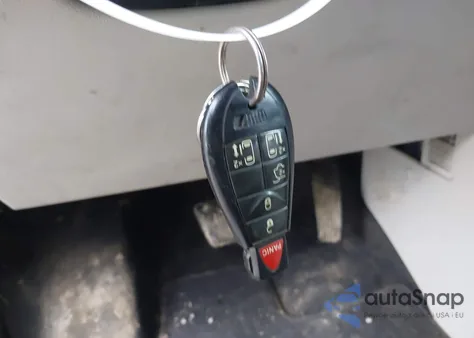 2013 Chrysler Town & Country Touring z USA, uszkodzony, nr VIN 2C4RC1BG5DR808774